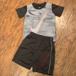 4-5 yrs Two piece Nike set